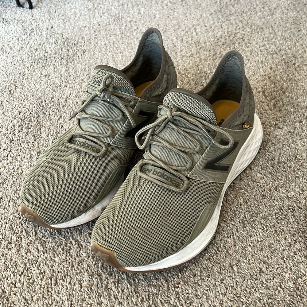 Men’s 11.5 New Balance ROAV tennis shoes